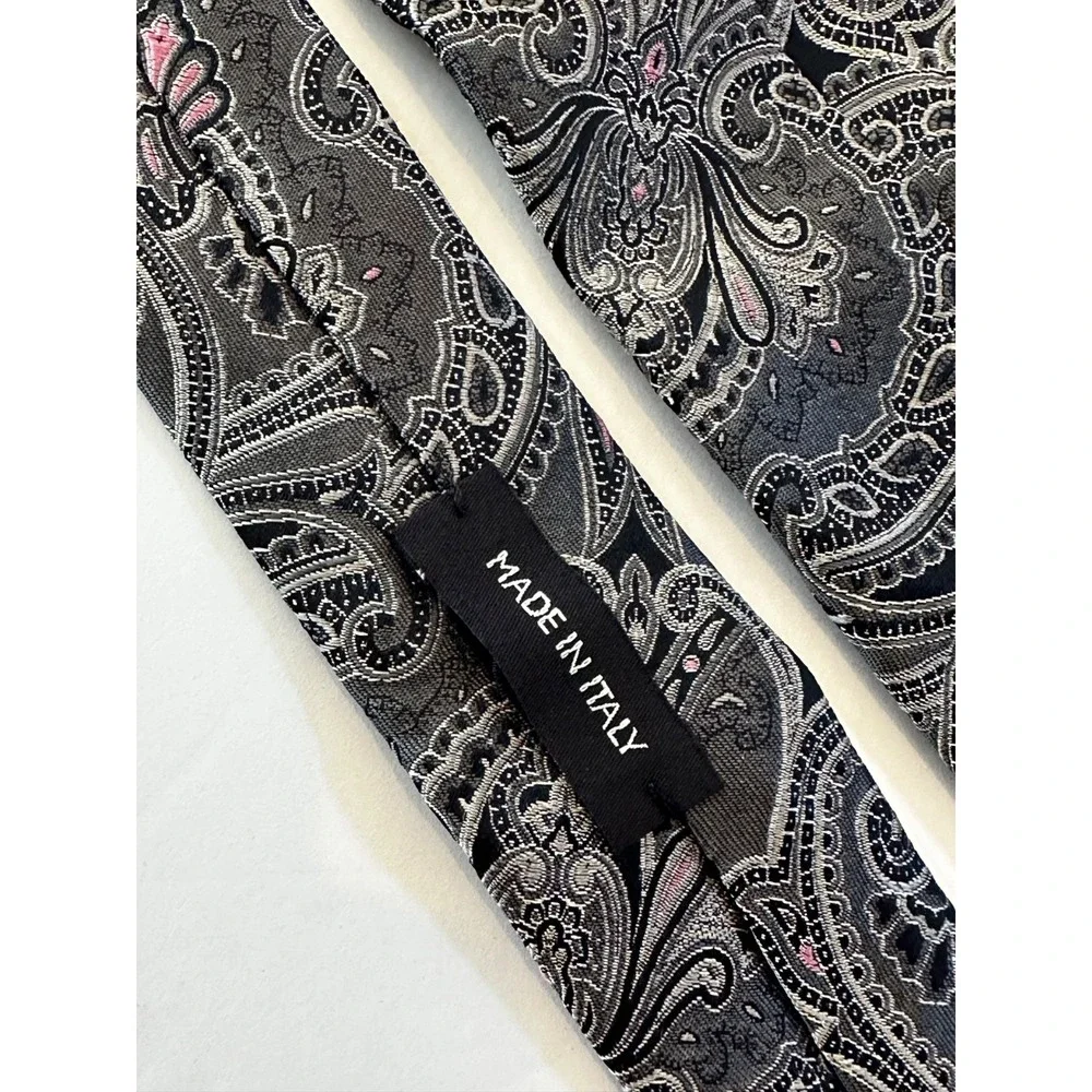 Hart Schaffner Marx Neck Tie Paisley Gray Pink Woven 100% Silk Italy NEW
